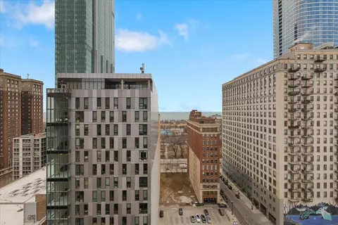View/Area - 40 E 9th St #1802, Chicago, IL 60605 photo 1 of 4