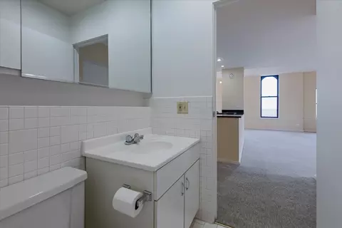 Bath - 40 E 9th St #1802, Chicago, IL 60605 photo 2 of 2