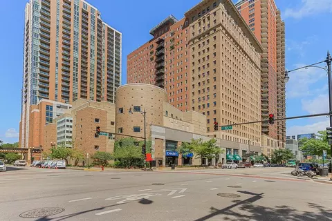 Exterior - 40 E 9th St #1802, Chicago, IL 60605 photo 1 of 4