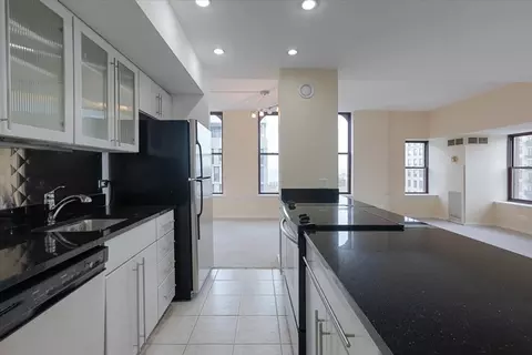 Kitchen - 40 E 9th St #1802, Chicago, IL 60605 photo 2 of 5