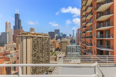 View/Area - 40 E 9th St #1802, Chicago, IL 60605 photo 3 of 4