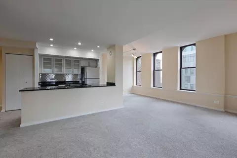 Living - 40 E 9th St #1802, Chicago, IL 60605 photo 1 of 9