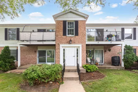 961 Golf Course Rd #6, Crystal Lake, IL 60014