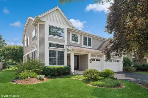 1085 Village Ln, Gurnee, IL 60031