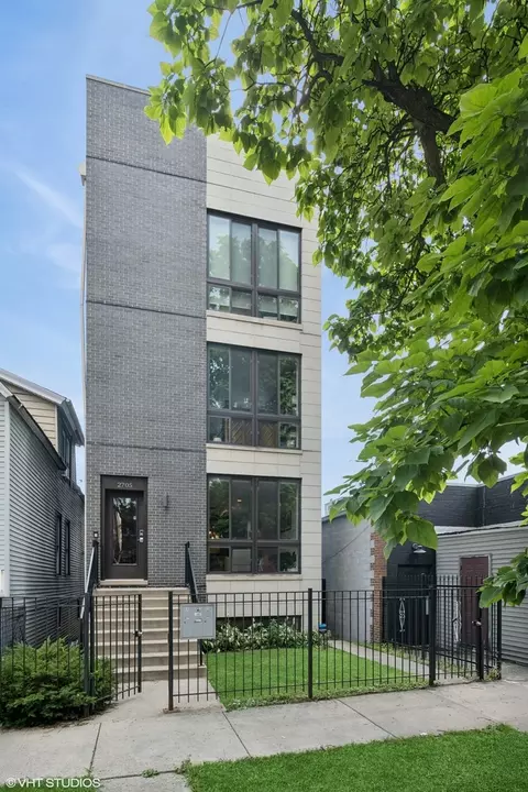 2705 N Artesian Ave #1, Chicago, IL 60647