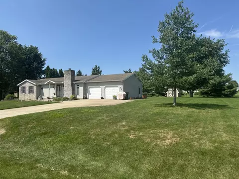5434 Brittany Ln, Clinton, IL 61727