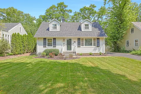 727 S Cook St, Barrington, IL 60010