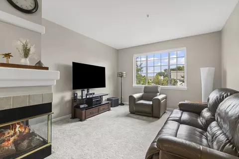 Living - 1719 Sienna Ct #0, Wheeling, IL 60090 photo 1 of 1
