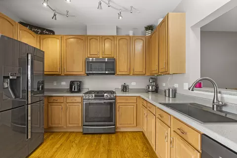 Kitchen - 1719 Sienna Ct #0, Wheeling, IL 60090 photo 3 of 3