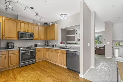 Kitchen - 1719 Sienna Ct #0, Wheeling, IL 60090 photo 2 of 3