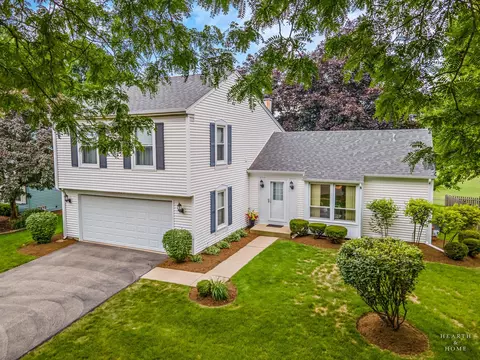 719 Hunters Way, Fox River Grove, IL 60021