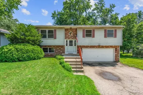 1208 Hilltop Blvd, Mchenry, IL 60050