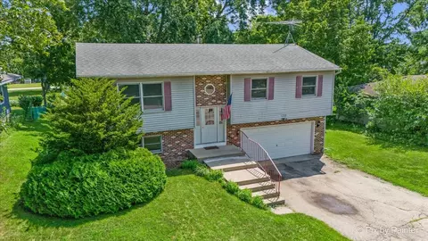 1208 Hilltop Blvd, Mchenry, IL 60050