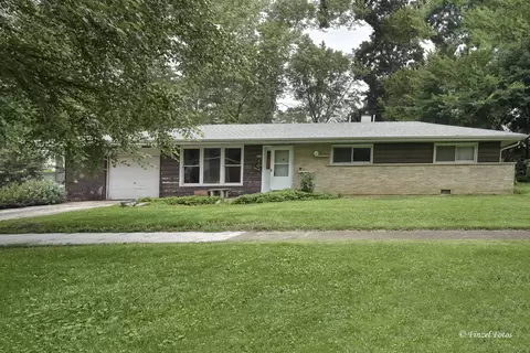 557 Willard Ave, Elgin, IL 60120