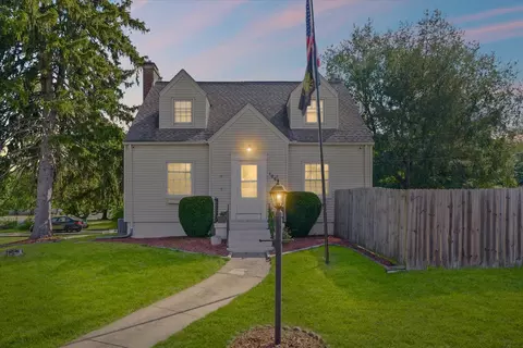 106 N Elizabeth St, Tolono, IL 61880