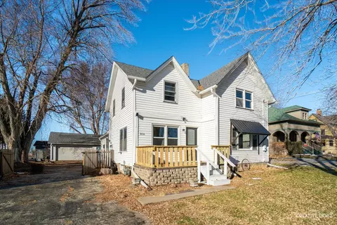 816 S Ottawa St, Earlville, IL 60518