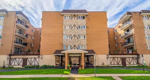 1633 River St #2B, Des Plaines, IL 60016