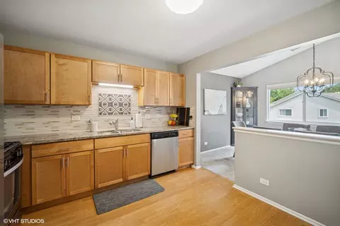Kitchen - 1406 Shore Ct #D2, Wheeling, IL 60090 photo 3 of 3