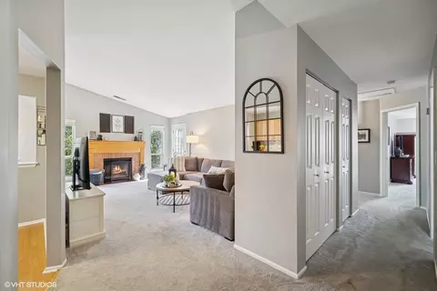 Entry Way - 1406 Shore Ct #D2, Wheeling, IL 60090 photo 1 of 1