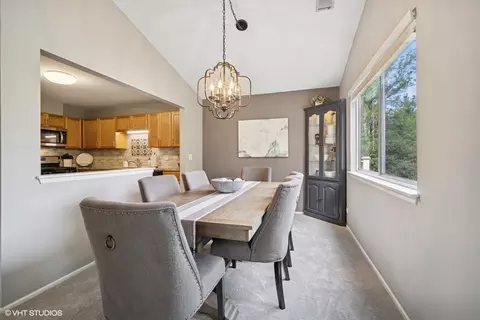 Dining - 1406 Shore Ct #D2, Wheeling, IL 60090 photo 2 of 2