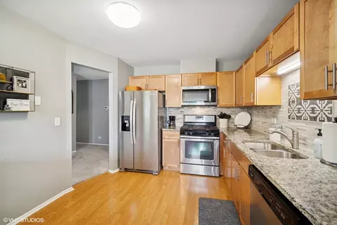 Kitchen - 1406 Shore Ct #D2, Wheeling, IL 60090 photo 1 of 3