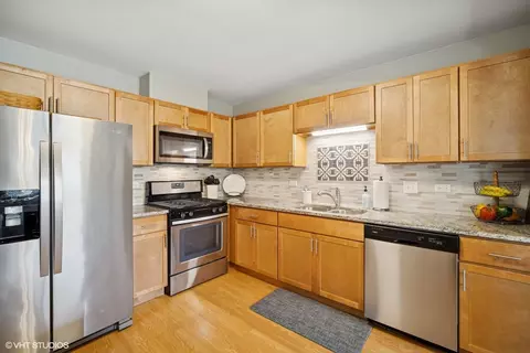 Kitchen - 1406 Shore Ct #D2, Wheeling, IL 60090 photo 2 of 3