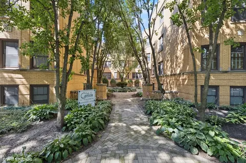 713 Mulford St #1A, Evanston, IL 60202