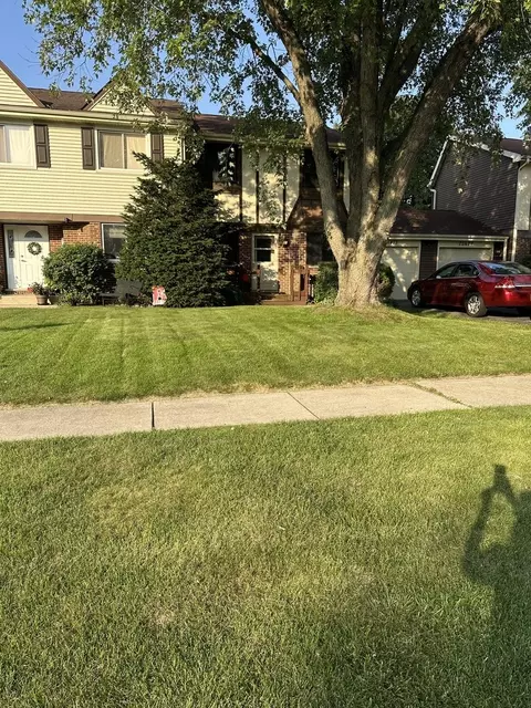 7 S473 Creek Dr, Naperville, IL 60540