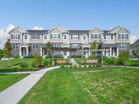 3 S408 Wheeler Cir, Warrenville, IL 60563