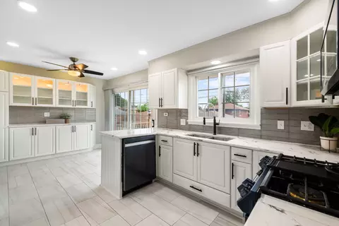 Kitchen - 4424 Maple Ave, Brookfield, IL 60513 photo 2 of 3
