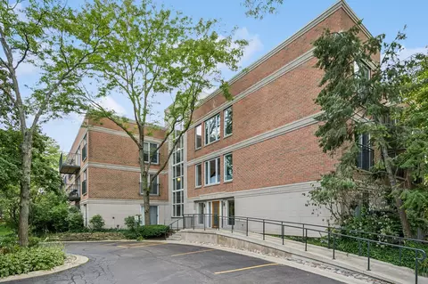 119 E Laurel Ave #207, Lake Forest, IL 60045