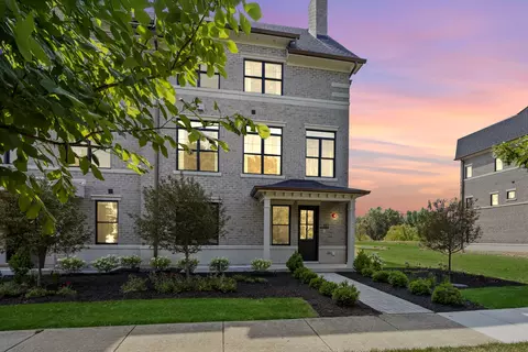 127 N Columbia Ave, Naperville, IL 60540