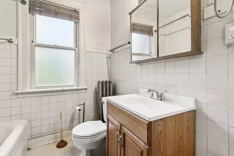 Bath - 7111 S Emerald Ave, Chicago, IL 60621 photo 3 of 4