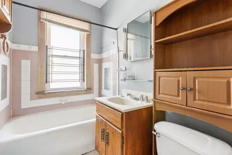Bath - 7111 S Emerald Ave, Chicago, IL 60621 photo 1 of 4