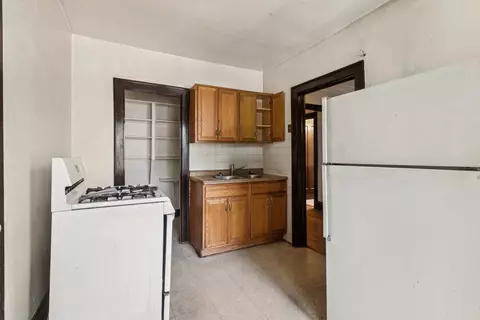 Kitchen - 7111 S Emerald Ave, Chicago, IL 60621 photo 3 of 4