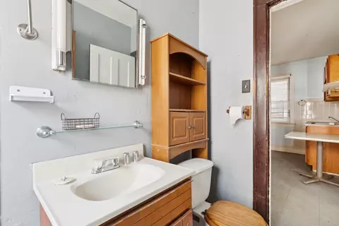 Bath - 7111 S Emerald Ave, Chicago, IL 60621 photo 2 of 4
