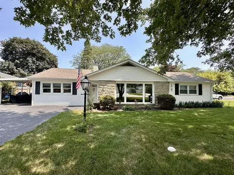 250 S Edgelawn Dr, Aurora, IL 60506
