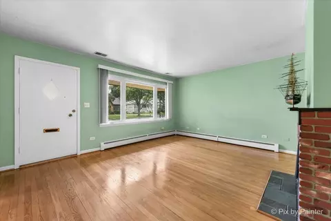 Living - 311 N Maple St, Itasca, IL 60143 photo 2 of 4