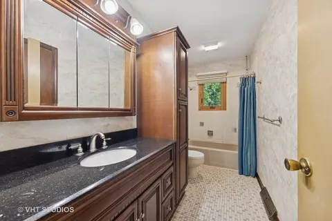 Bath - 6501 Forestview Dr, Oak Forest, IL 60452 photo 1 of 3