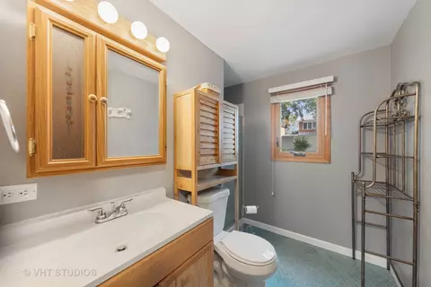 Bath - 6501 Forestview Dr, Oak Forest, IL 60452 photo 2 of 3