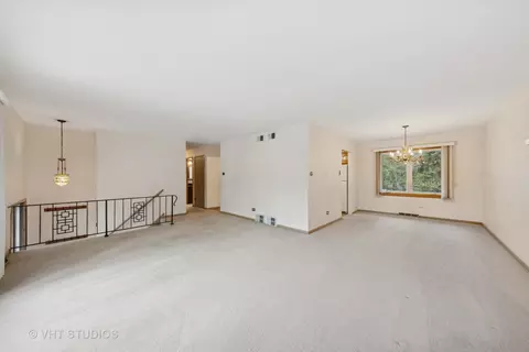 Living - 6501 Forestview Dr, Oak Forest, IL 60452 photo 2 of 3