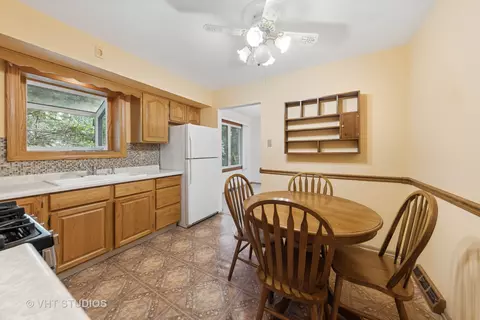Kitchen - 6501 Forestview Dr, Oak Forest, IL 60452 photo 2 of 2