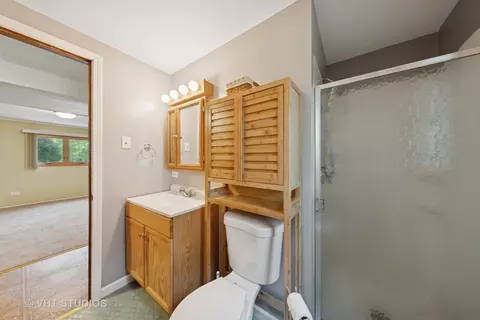 Bath - 6501 Forestview Dr, Oak Forest, IL 60452 photo 3 of 3