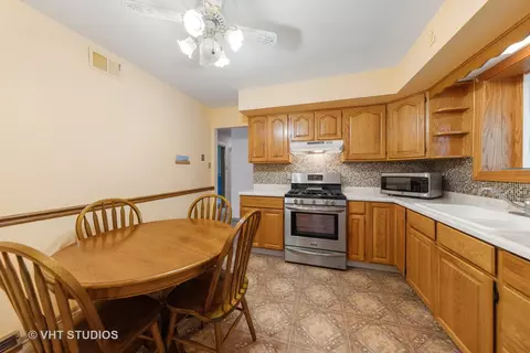 Kitchen - 6501 Forestview Dr, Oak Forest, IL 60452 photo 1 of 2