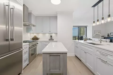 Kitchen - 450 E Waterside Dr #402, Chicago, IL 60601 photo 1 of 1