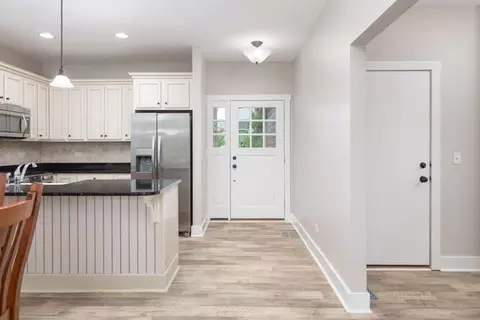 Entry Way - 9 Windward Way, Ottawa, IL 61350 photo 2 of 2