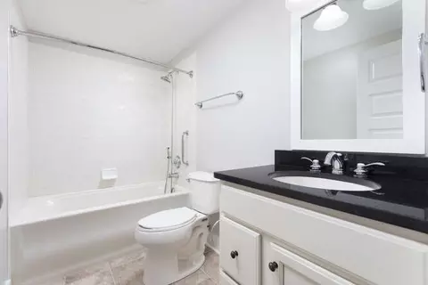 Bath - 9 Windward Way, Ottawa, IL 61350 photo 3 of 3