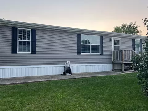 315 Avenue F Ave, Bloomington, IL 61704