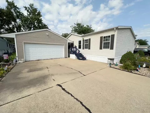 320 Avenue F, Bloomington, IL 61704