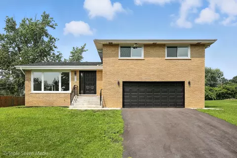 9318 S 87th Ave, Hickory Hills, IL 60457